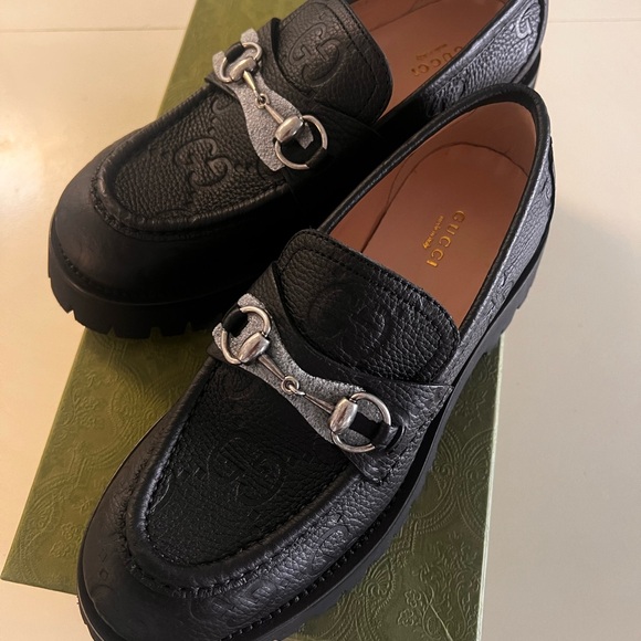 BRAND NEW: Gucci - GG logo-debossed leather lug loafers - Picture 2 of 13